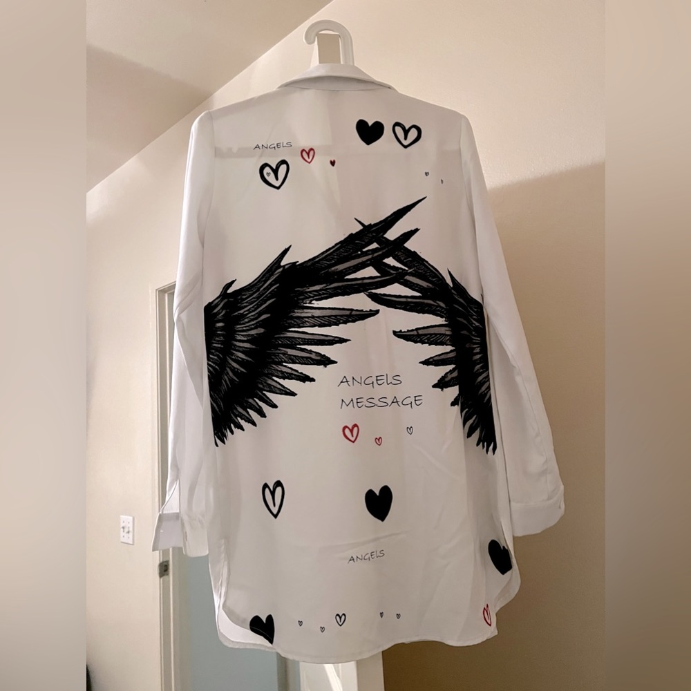 🕊️Beauty long shirt size Small🕊️